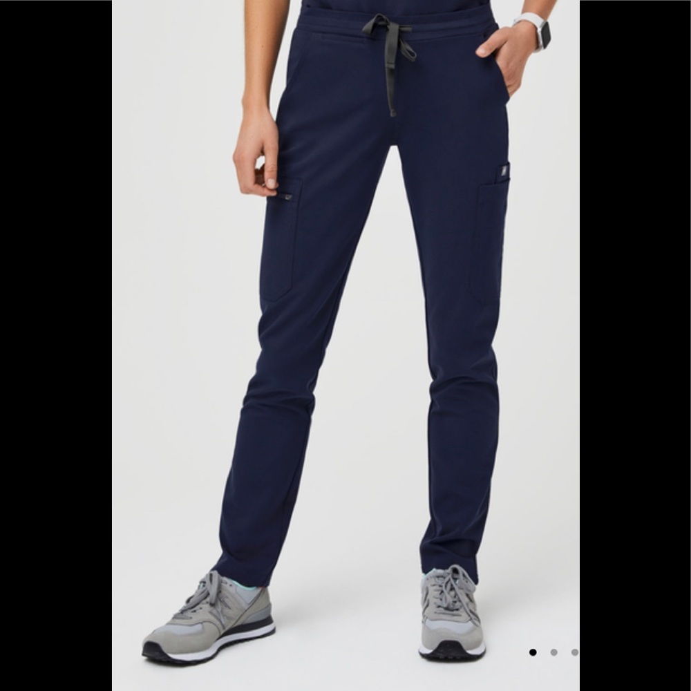 FIGS navy Yola skinny scrub pants LR
